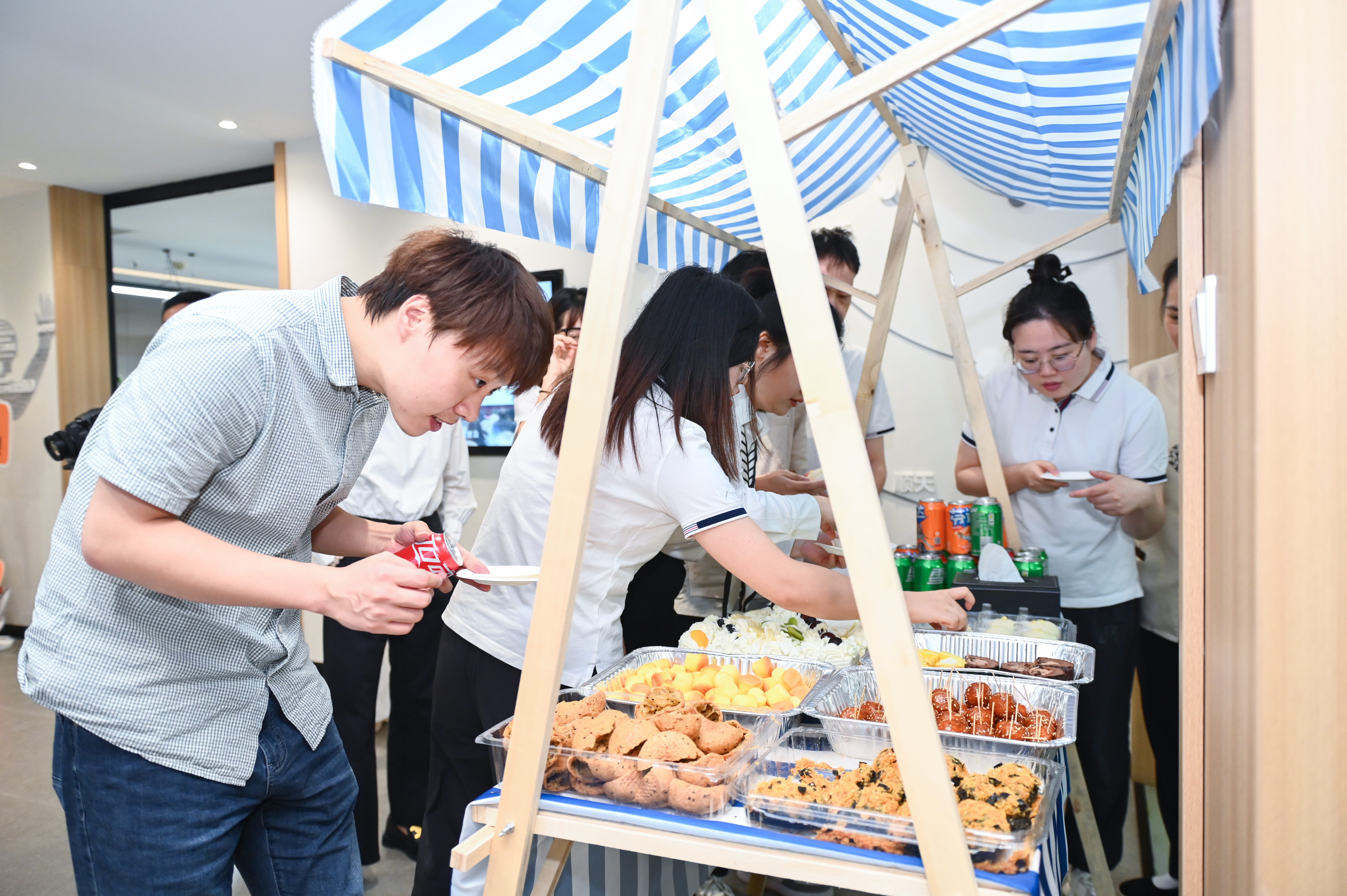 “預(yù)備備,共前進(jìn)”——川招23周年慶圓滿舉行 “預(yù)備備,共前進(jìn)”——川招23周年慶圓滿舉行